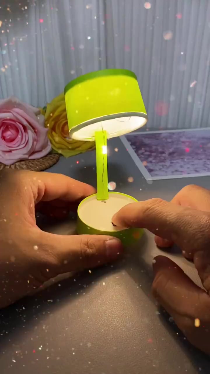 小台灯手工 用两个纸杯就能做好玩的迷你小台灯手工